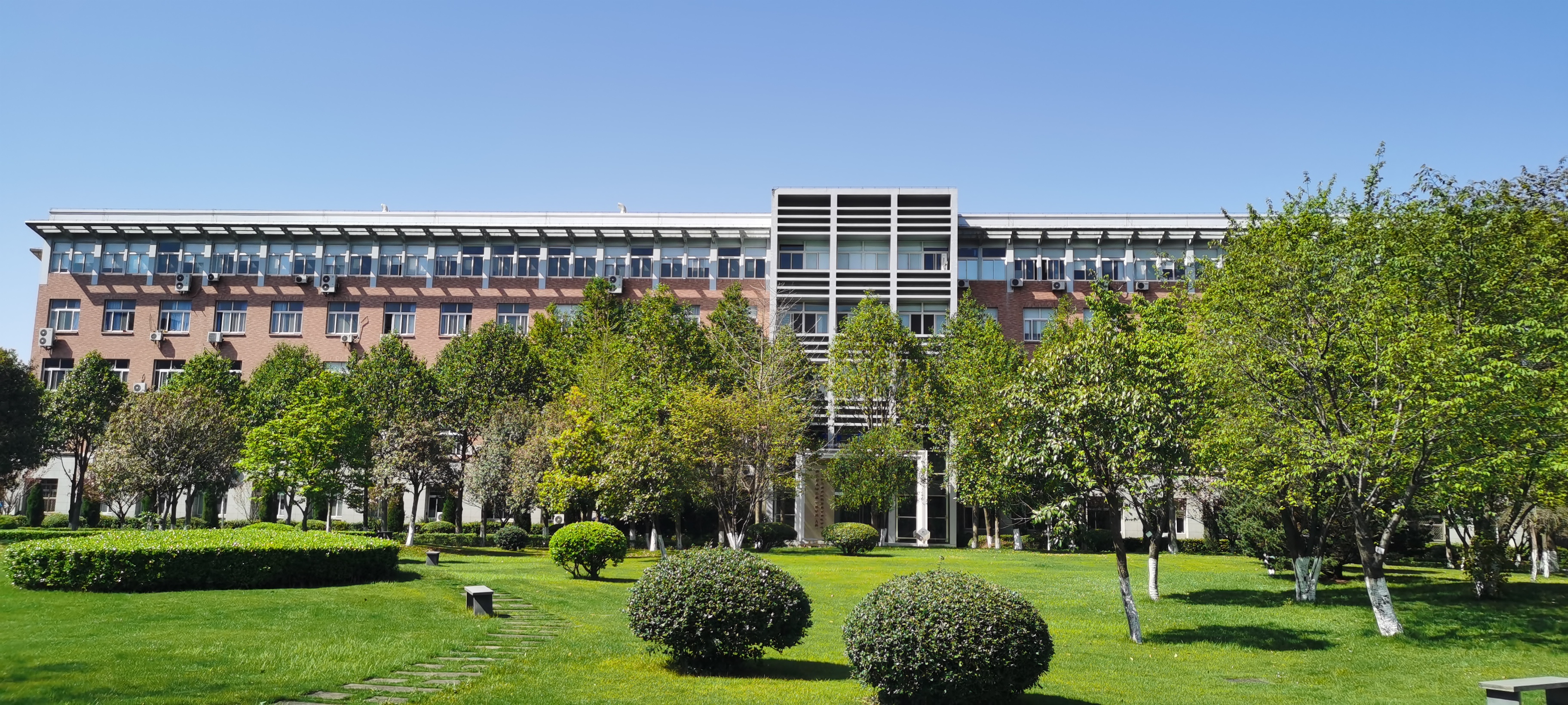 学院积极拓展国内外交流,与浙江大学,南京农业大学,上海海洋大学